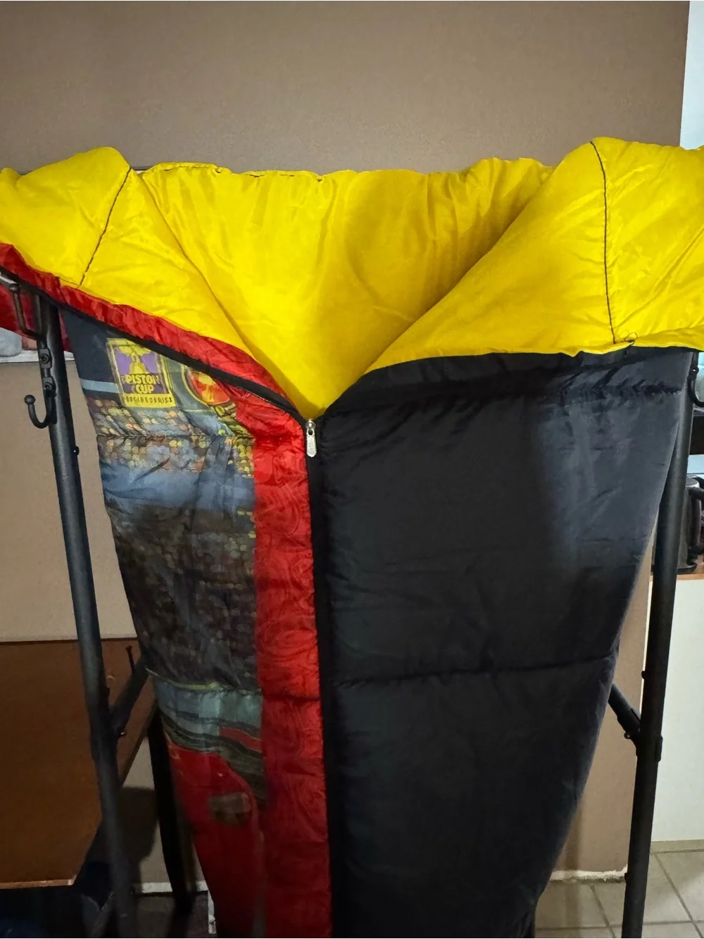 Official Cars 3 Lightning McQueen Red Kids zip up Sleeping Bag 28”x56” EUC